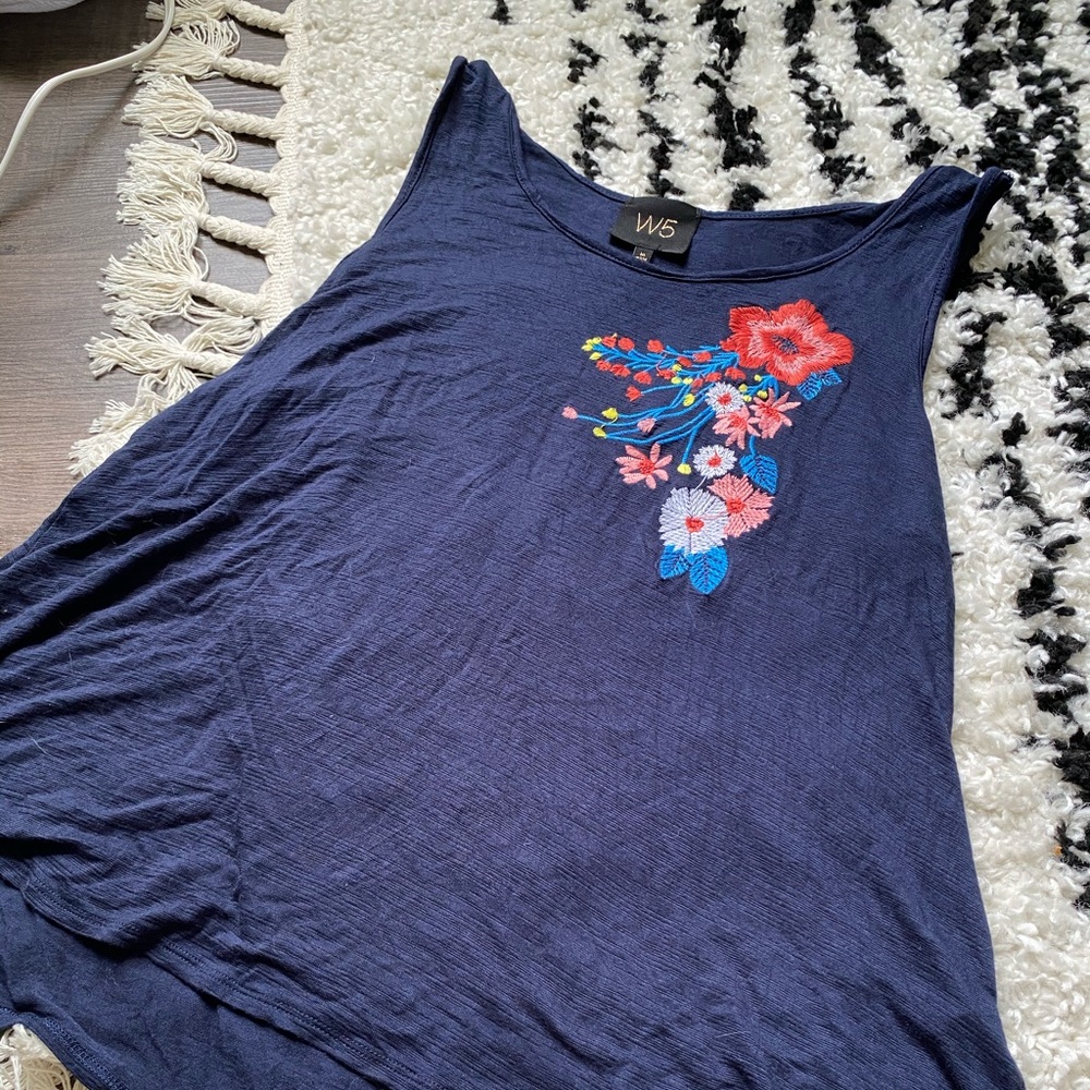 Embroidered floral flower navy tank top medium w5